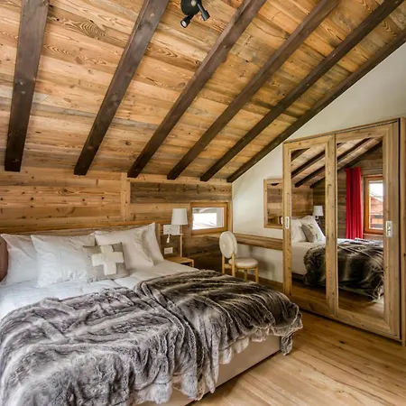 Heliantheme, The Lofty Penthouse *