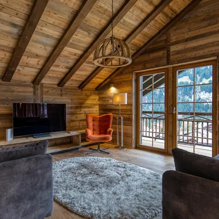 Heliantheme, The Lofty Penthouse *